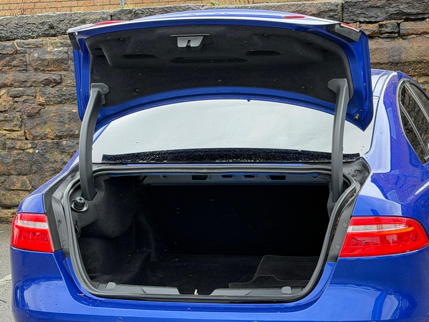 Used Jaguar XE 2017 for sale - 77510246: Photo 19