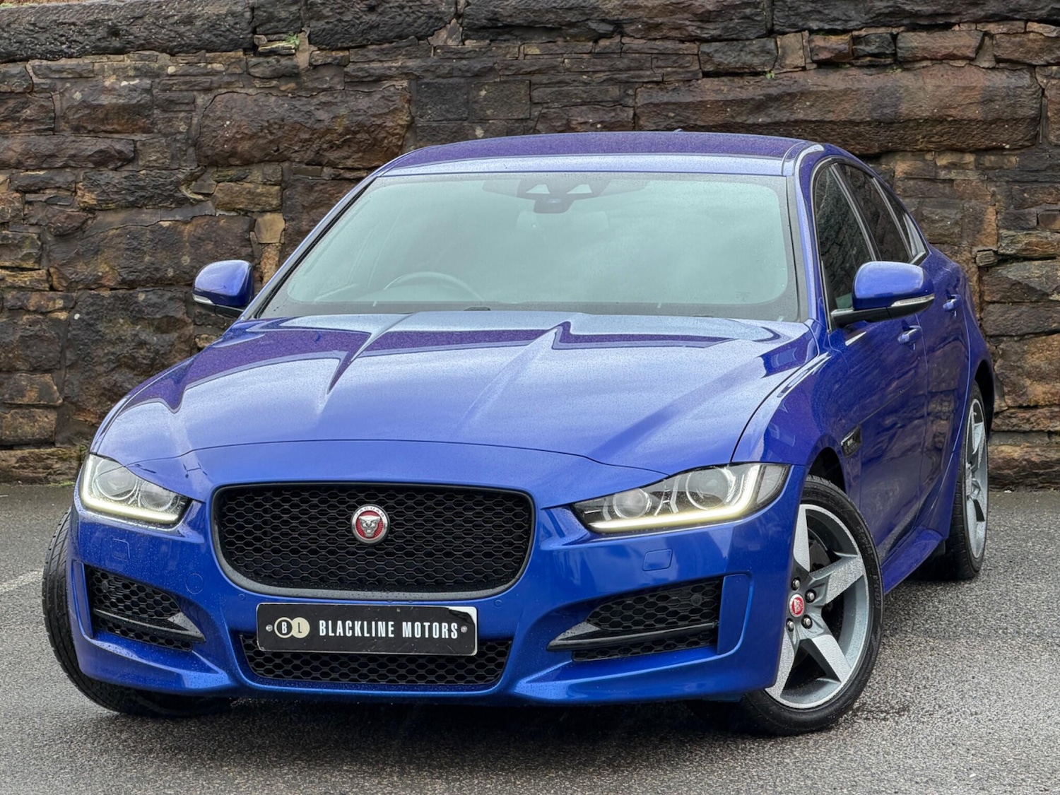 Used Jaguar XE 2017 for sale - 77510246: Photo 3
