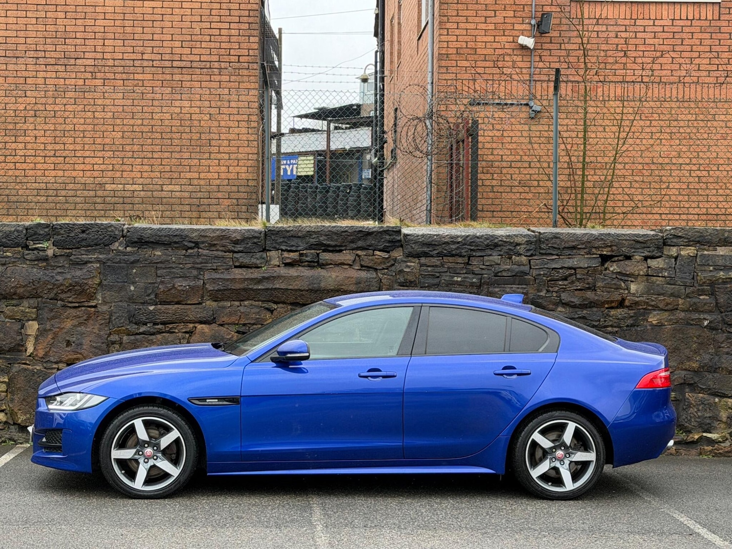 Used Jaguar XE 2017 for sale - 77510246: Photo 4