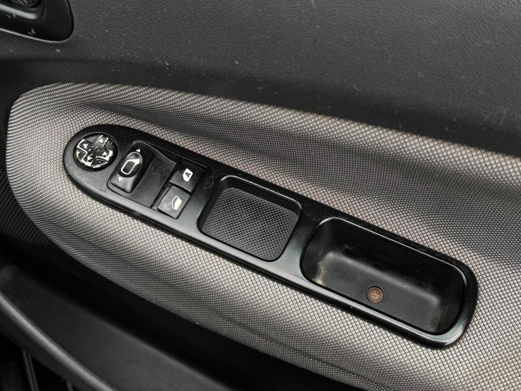 Used Citroen C3 Picasso 2010 for sale - 76160982: Photo 36