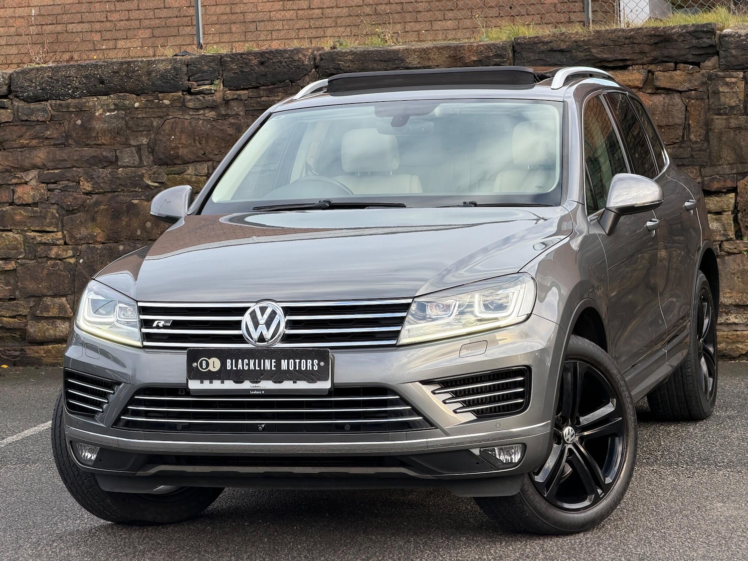 Used Volkswagen Touareg 2016 for sale - 76801961: Photo 3