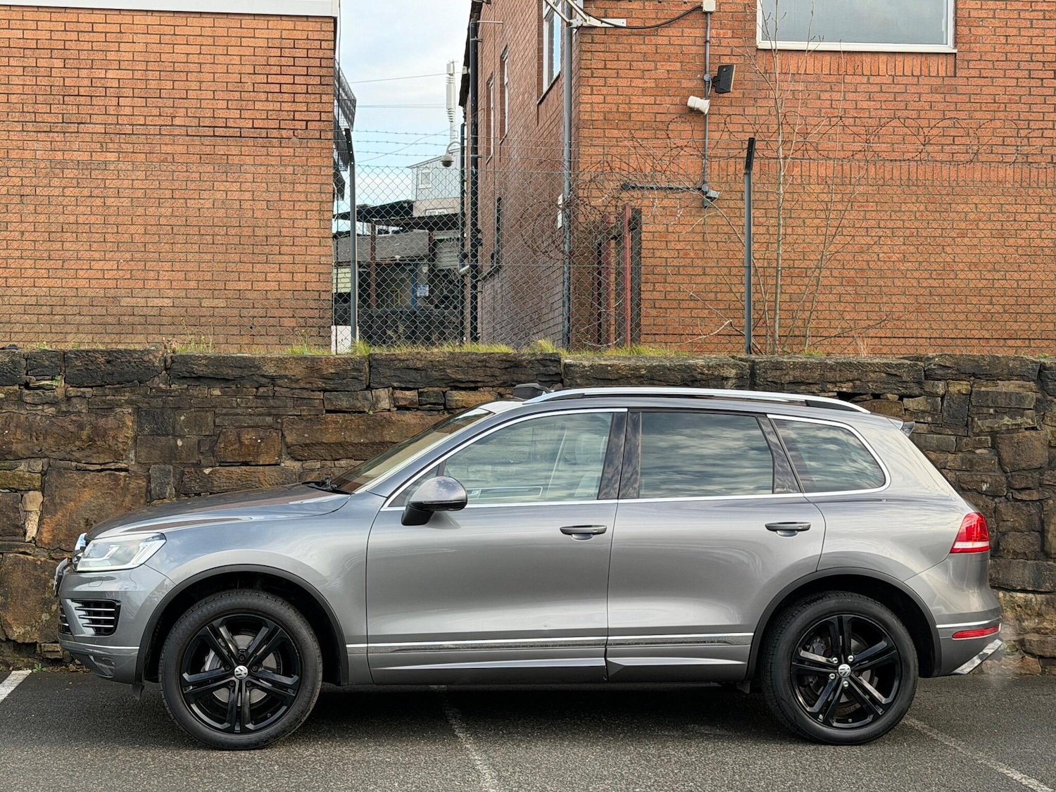 Used Volkswagen Touareg 2016 for sale - 76801961: Photo 4