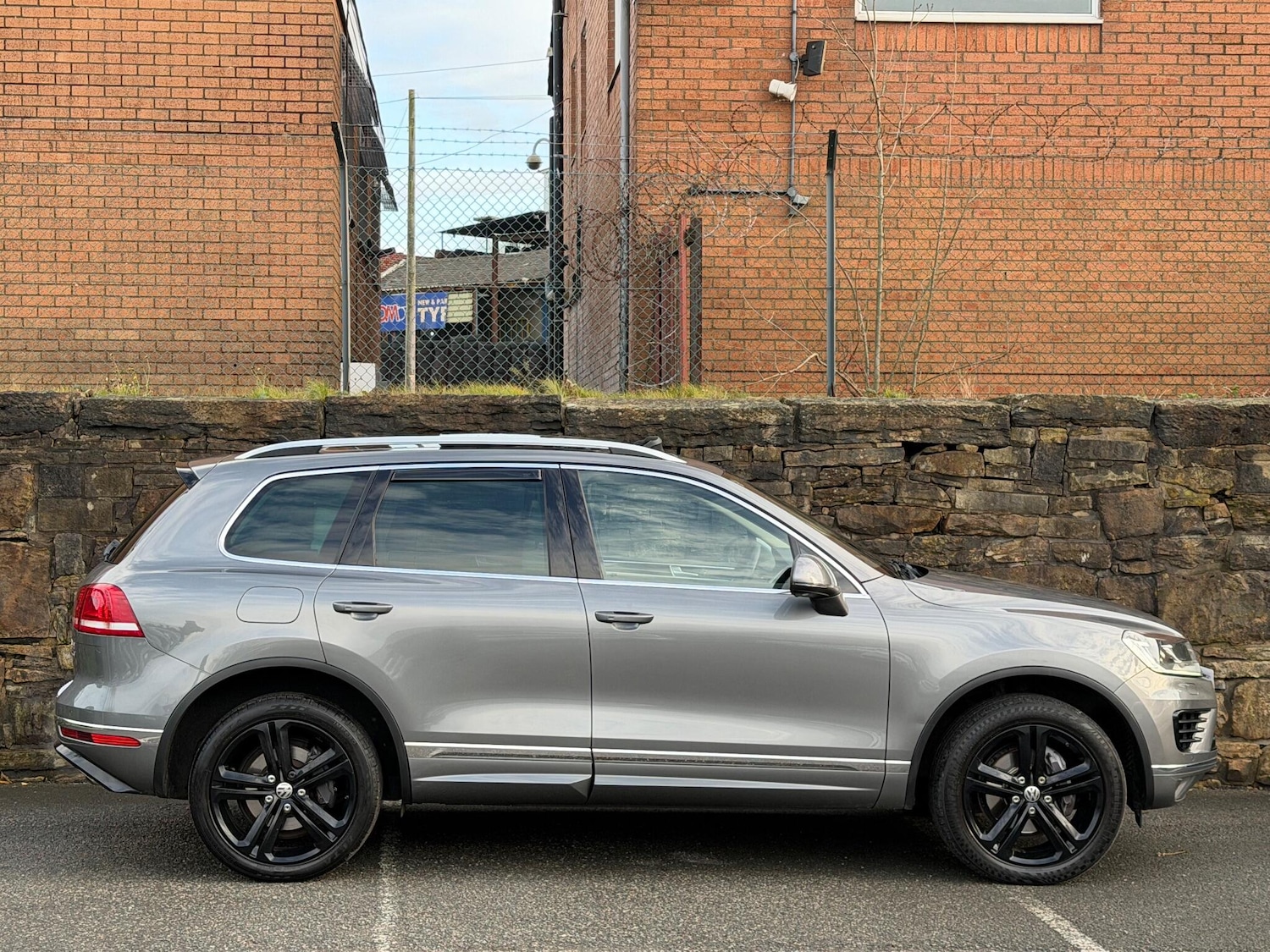 Used Volkswagen Touareg 2016 for sale - 76801961: Photo 8