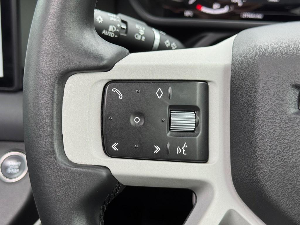 Used Land Rover Defender 2022 for sale - 76161009: Photo 41