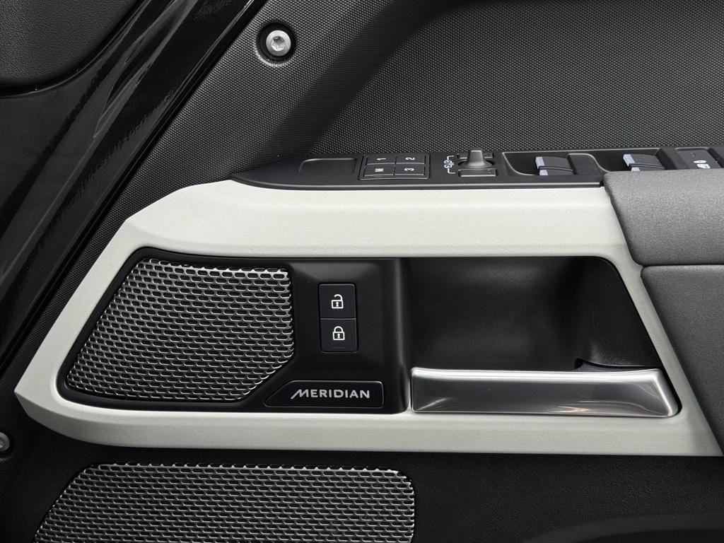 Used Land Rover Defender 2022 for sale - 76161009: Photo 59