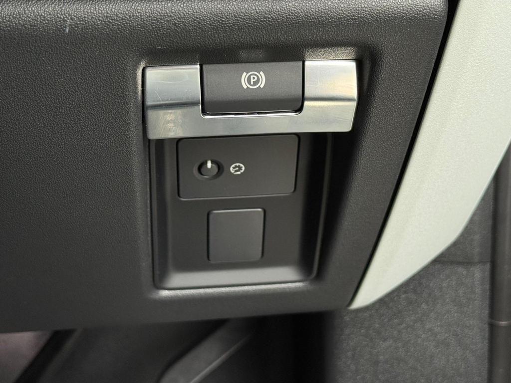Used Land Rover Defender 2022 for sale - 76161009: Photo 60