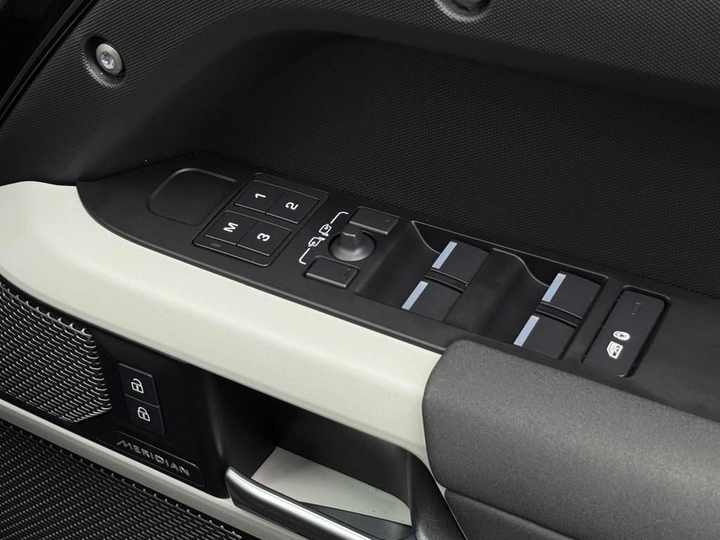 Used Land Rover Defender 2022 for sale - 76161009: Photo 62