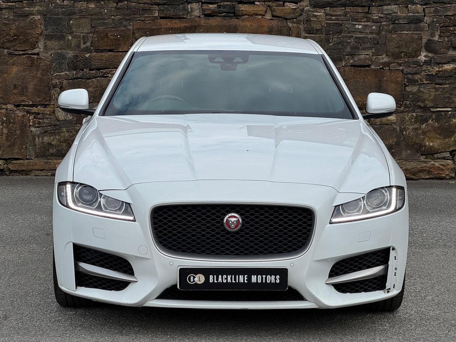 Used Jaguar XF 2016 for sale - 76160993: Photo 2