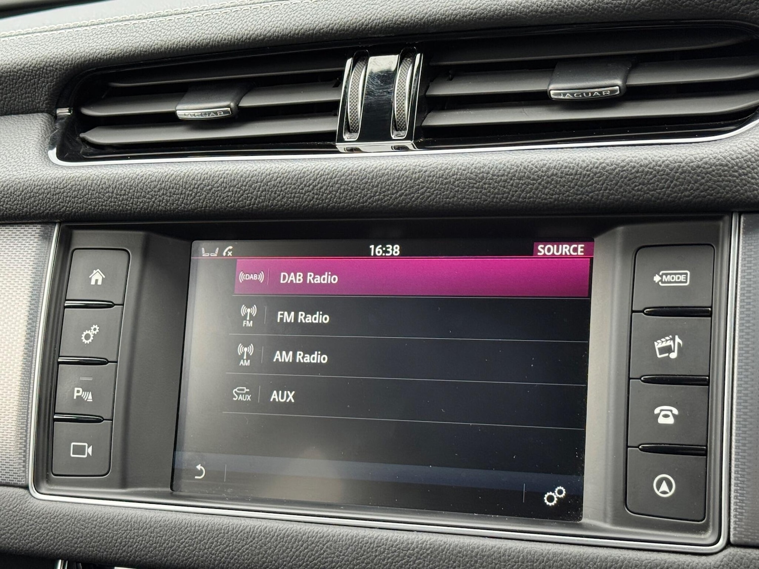 Used Jaguar XF 2016 for sale - 76160993: Photo 32