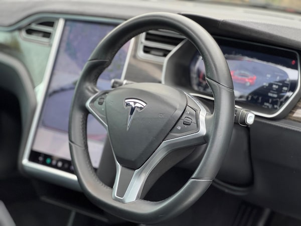 Used Tesla Model S 2015 for sale - 76161136: Photo 13
