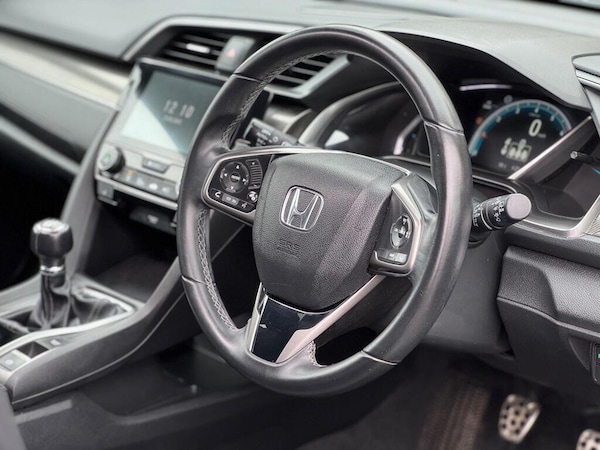 Used Honda Civic 2017 for sale - 76161118: Photo 14