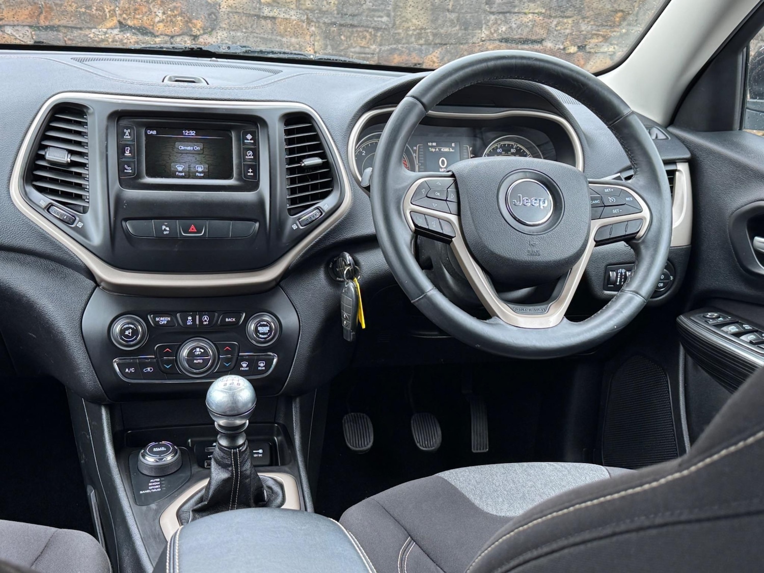 Used Jeep Cherokee 2015 for sale - 76161056: Photo 21