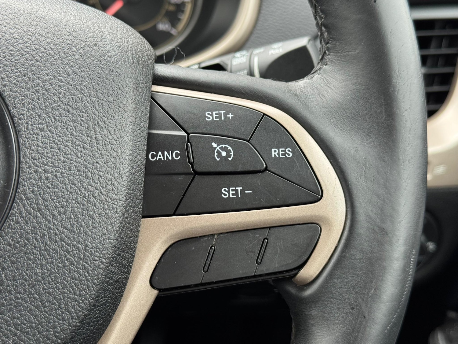 Used Jeep Cherokee 2015 for sale - 76161056: Photo 24