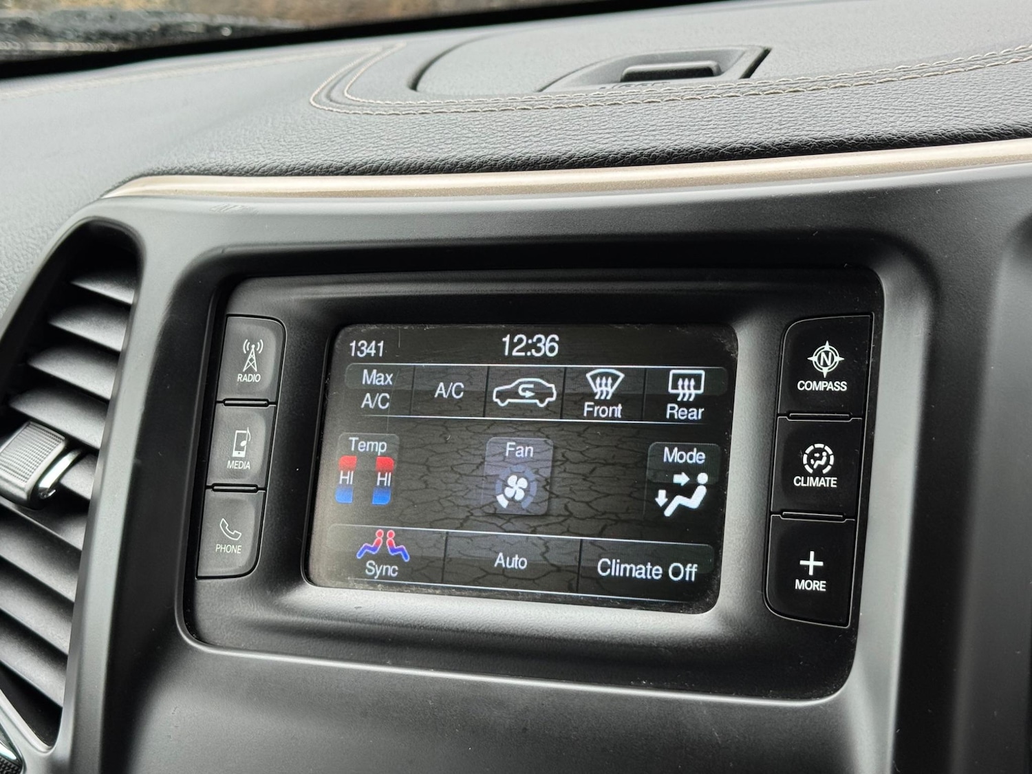 Used Jeep Cherokee 2015 for sale - 76161056: Photo 30