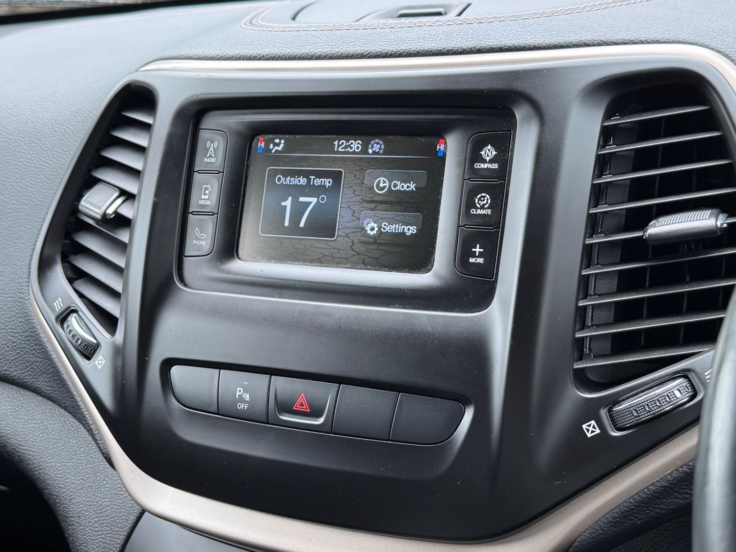 Used Jeep Cherokee 2015 for sale - 76161056: Photo 35