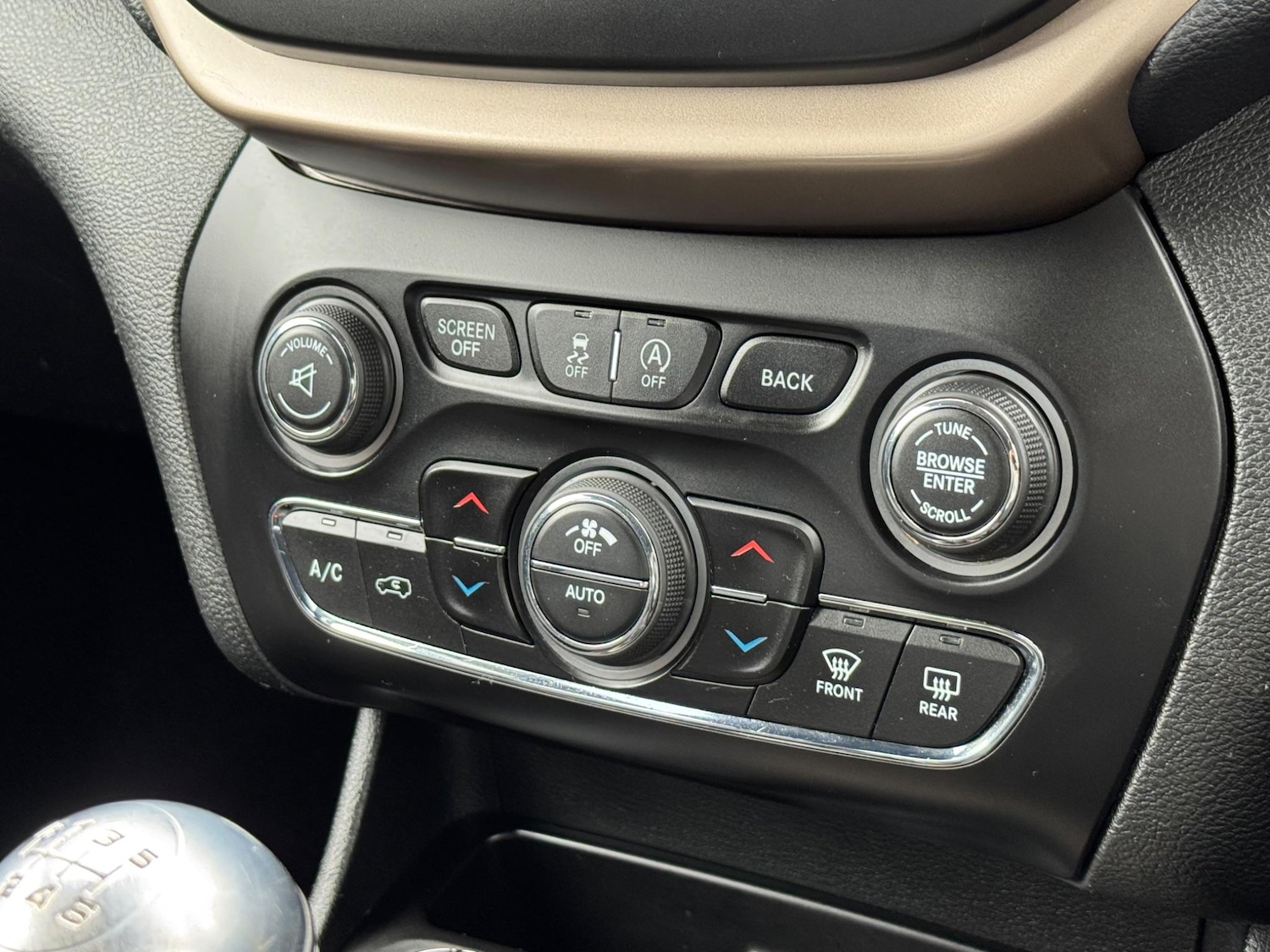 Used Jeep Cherokee 2015 for sale - 76161056: Photo 36