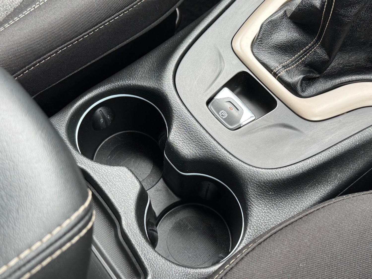 Used Jeep Cherokee 2015 for sale - 76161056: Photo 40