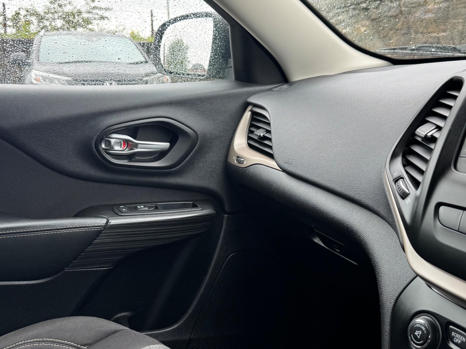 Used Jeep Cherokee 2015 for sale - 76161056: Photo 44