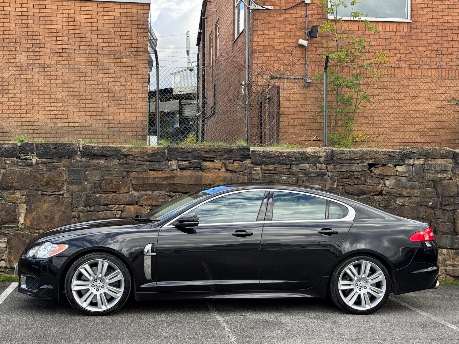 Used Jaguar XF 2010 for sale - 76161053: Photo 4