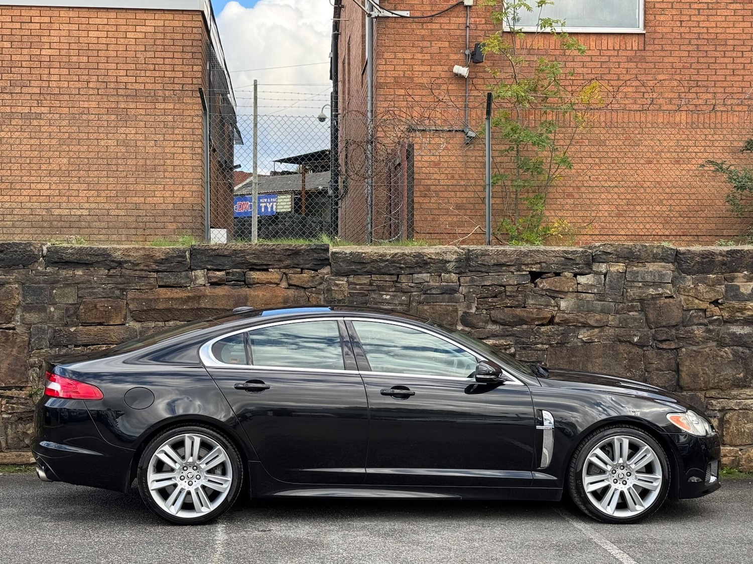 Used Jaguar XF 2010 for sale - 76161053: Photo 8