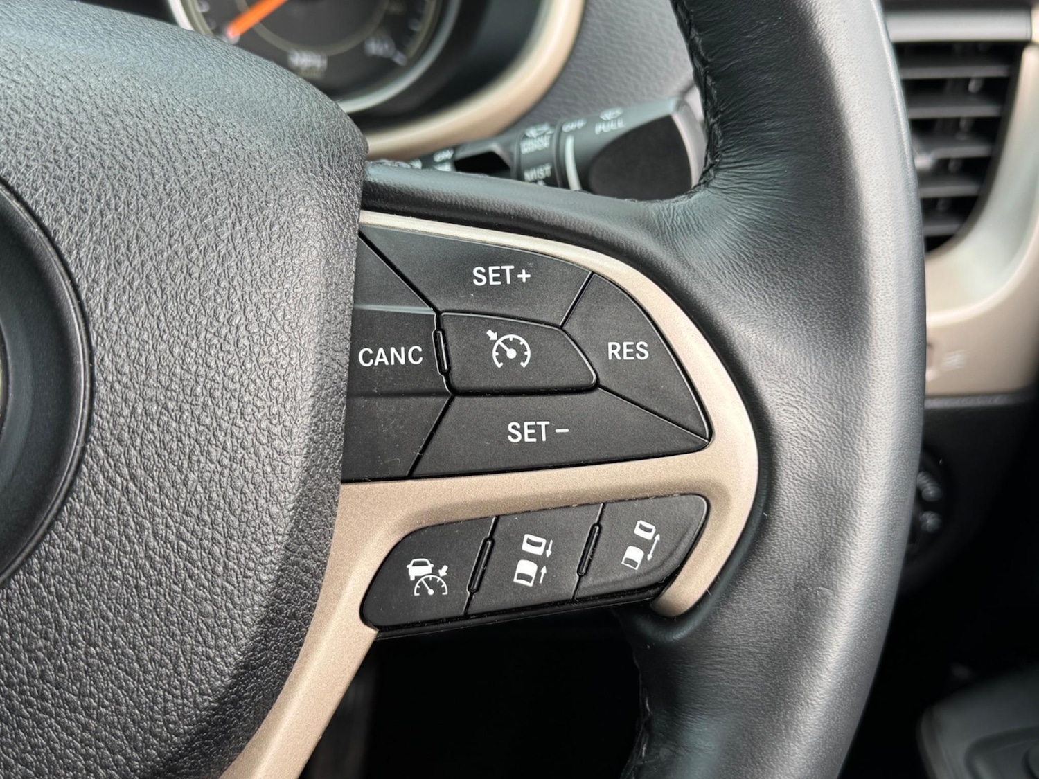 Used Jeep Cherokee 2016 for sale - 76161062: Photo 24