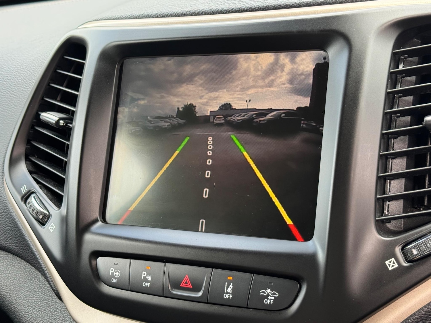 Used Jeep Cherokee 2016 for sale - 76161062: Photo 33