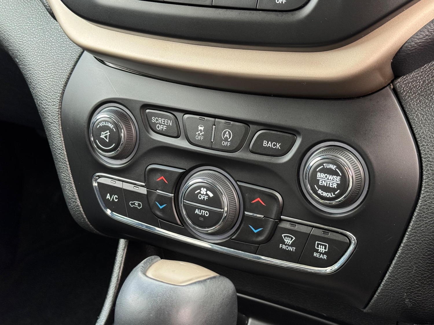 Used Jeep Cherokee 2016 for sale - 76161062: Photo 39
