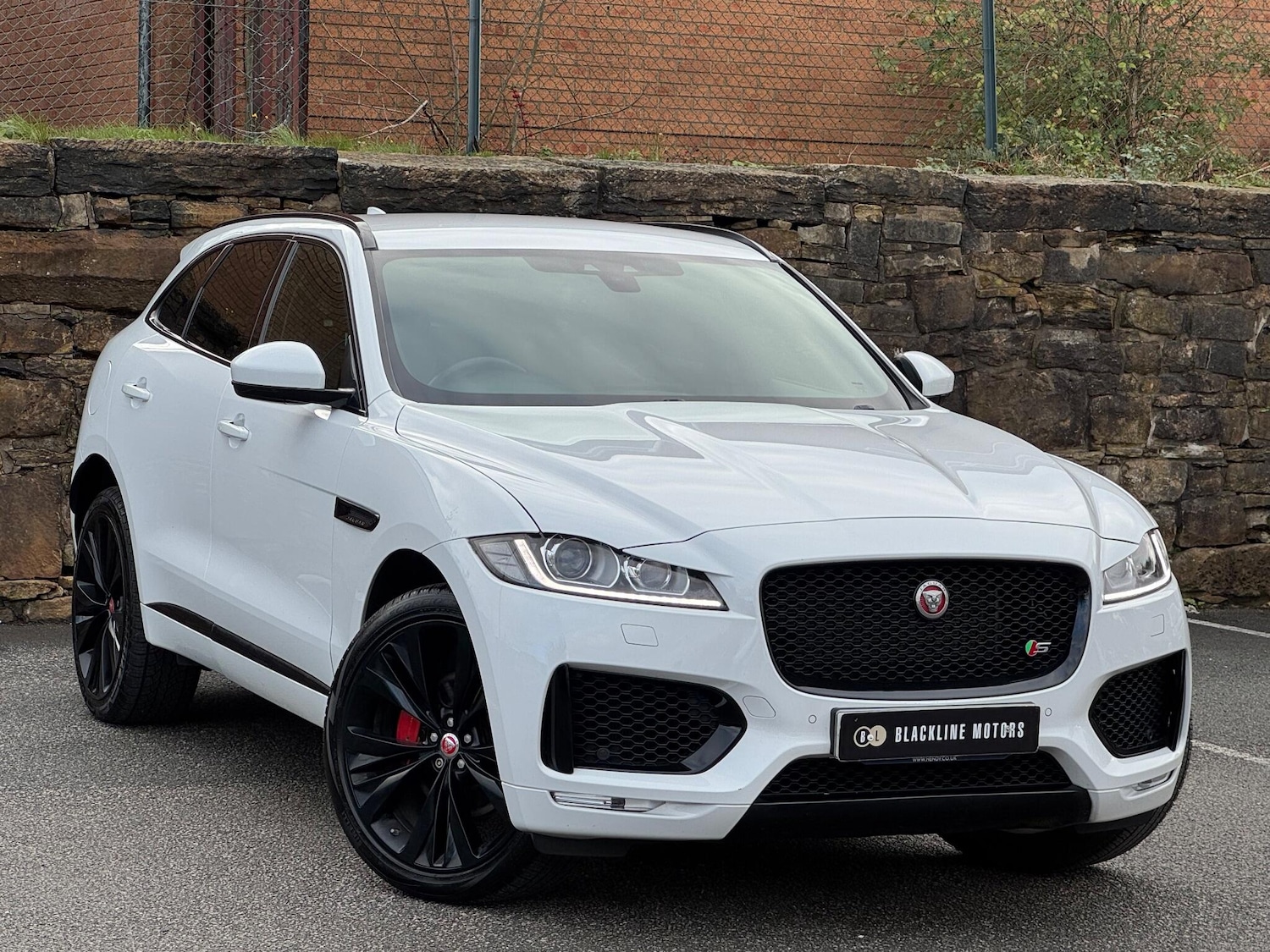 Used Jaguar F-Pace 2017 for sale - 76360963: Photo 1
