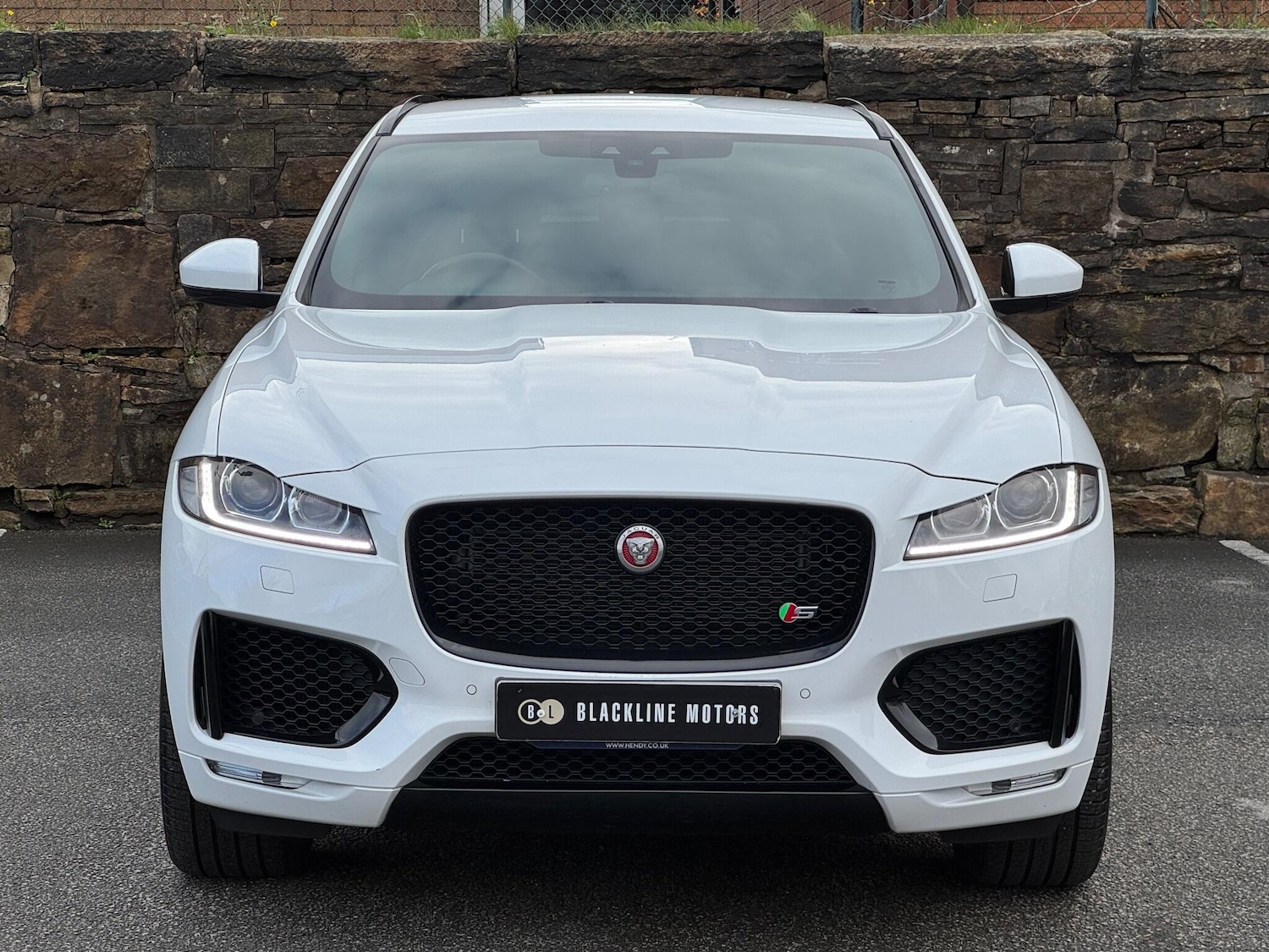 Used Jaguar F-Pace 2017 for sale - 76360963: Photo 2