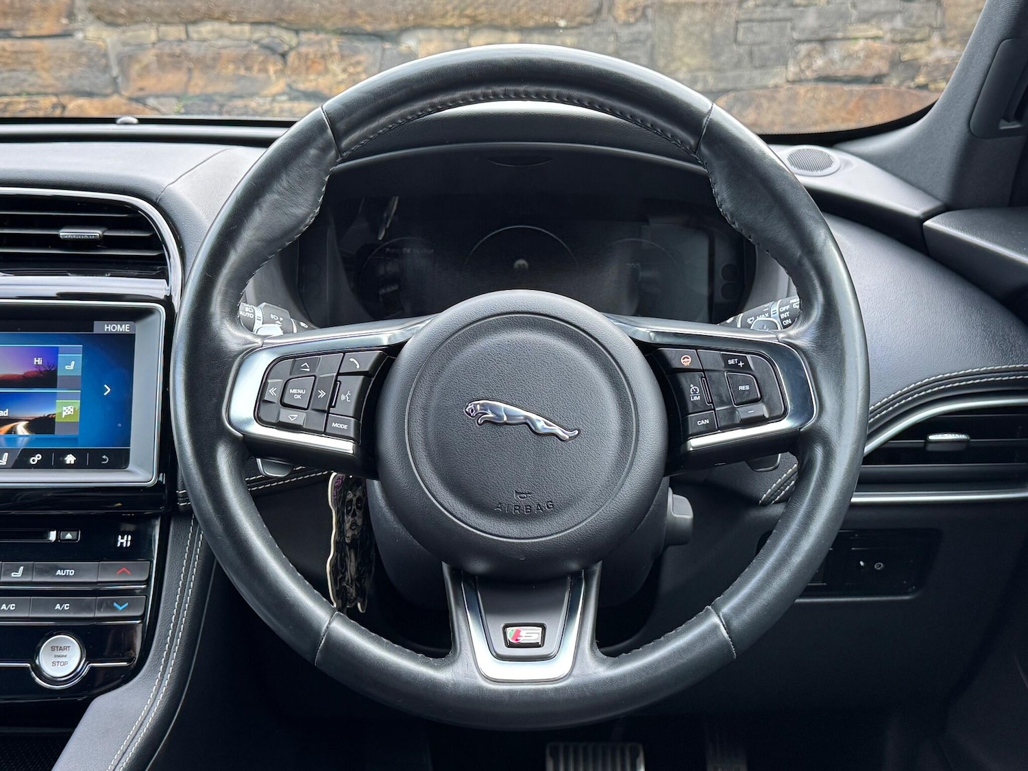 Used Jaguar F-Pace 2017 for sale - 76360963: Photo 24
