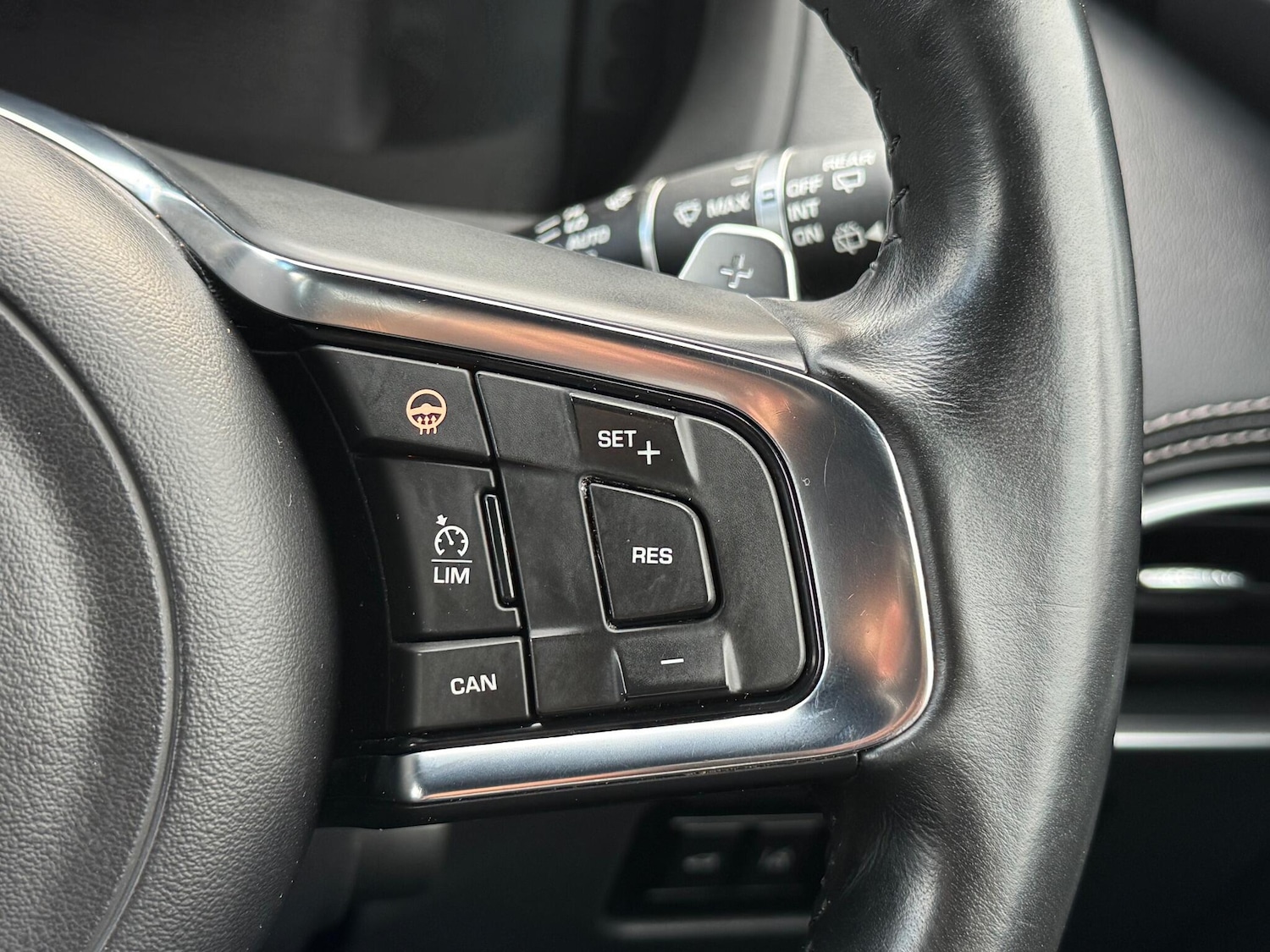 Used Jaguar F-Pace 2017 for sale - 76360963: Photo 26