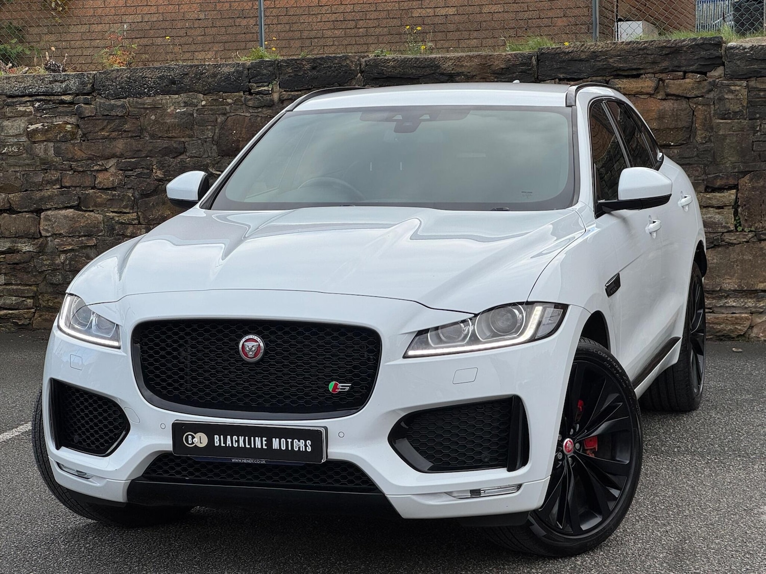 Used Jaguar F-Pace 2017 for sale - 76360963: Photo 3