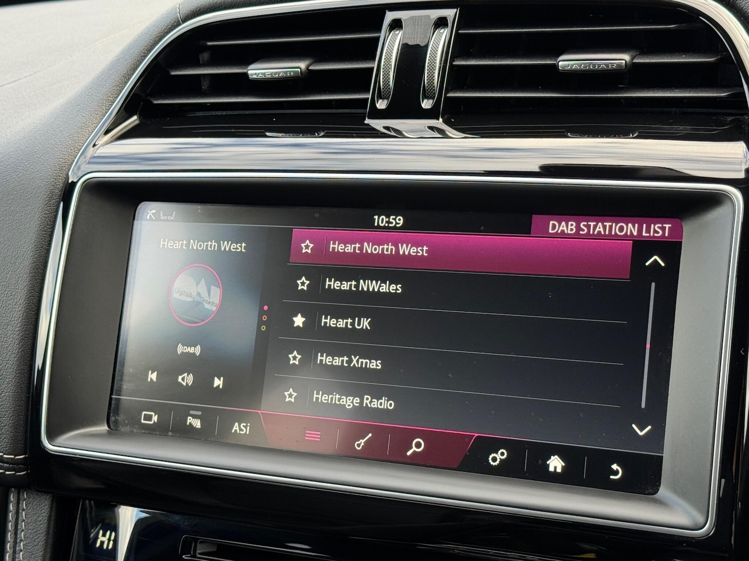 Used Jaguar F-Pace 2017 for sale - 76360963: Photo 32