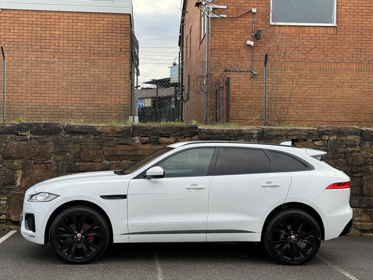 Used Jaguar F-Pace 2017 for sale - 76360963: Photo 4