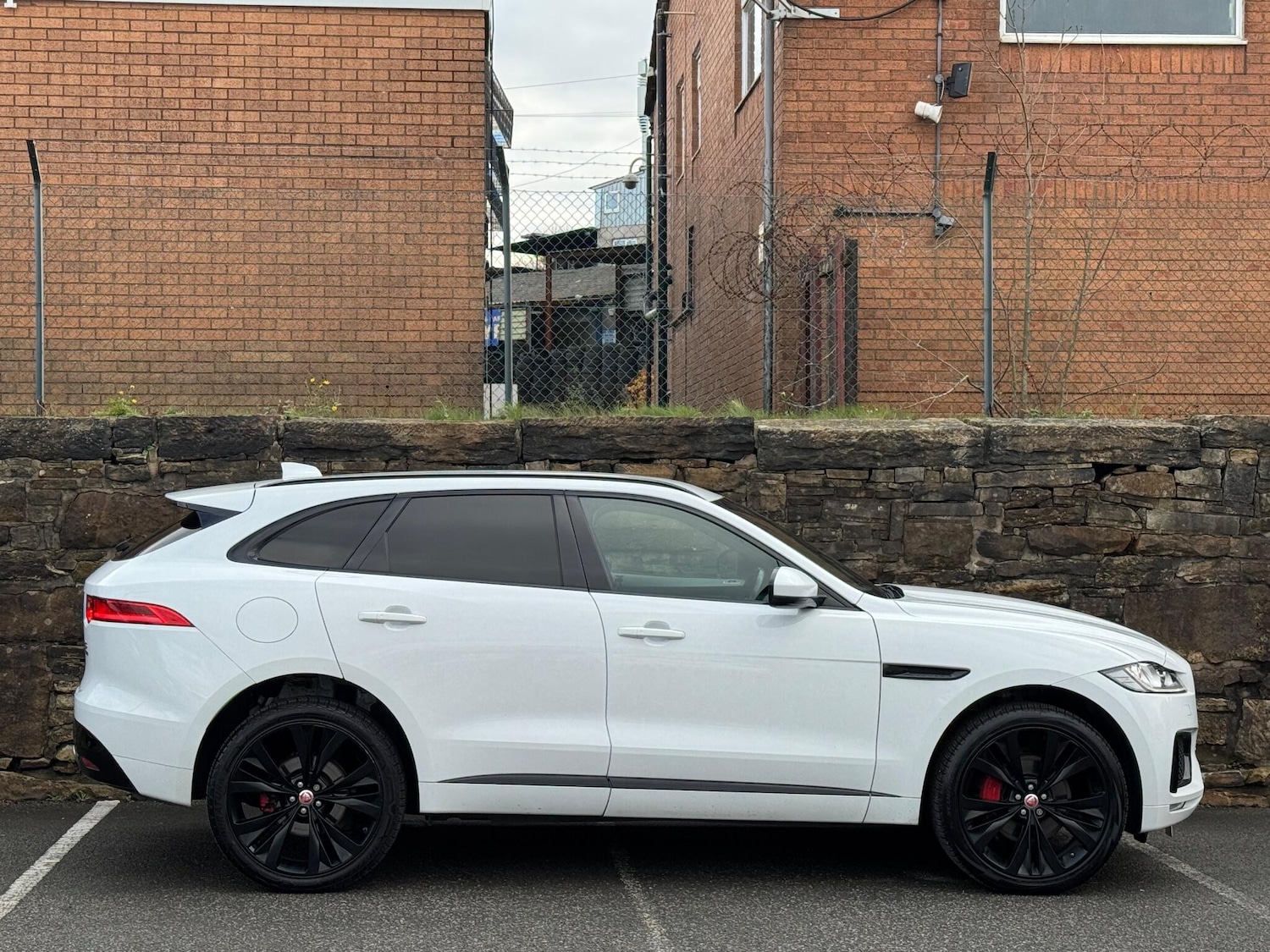 Used Jaguar F-Pace 2017 for sale - 76360963: Photo 8