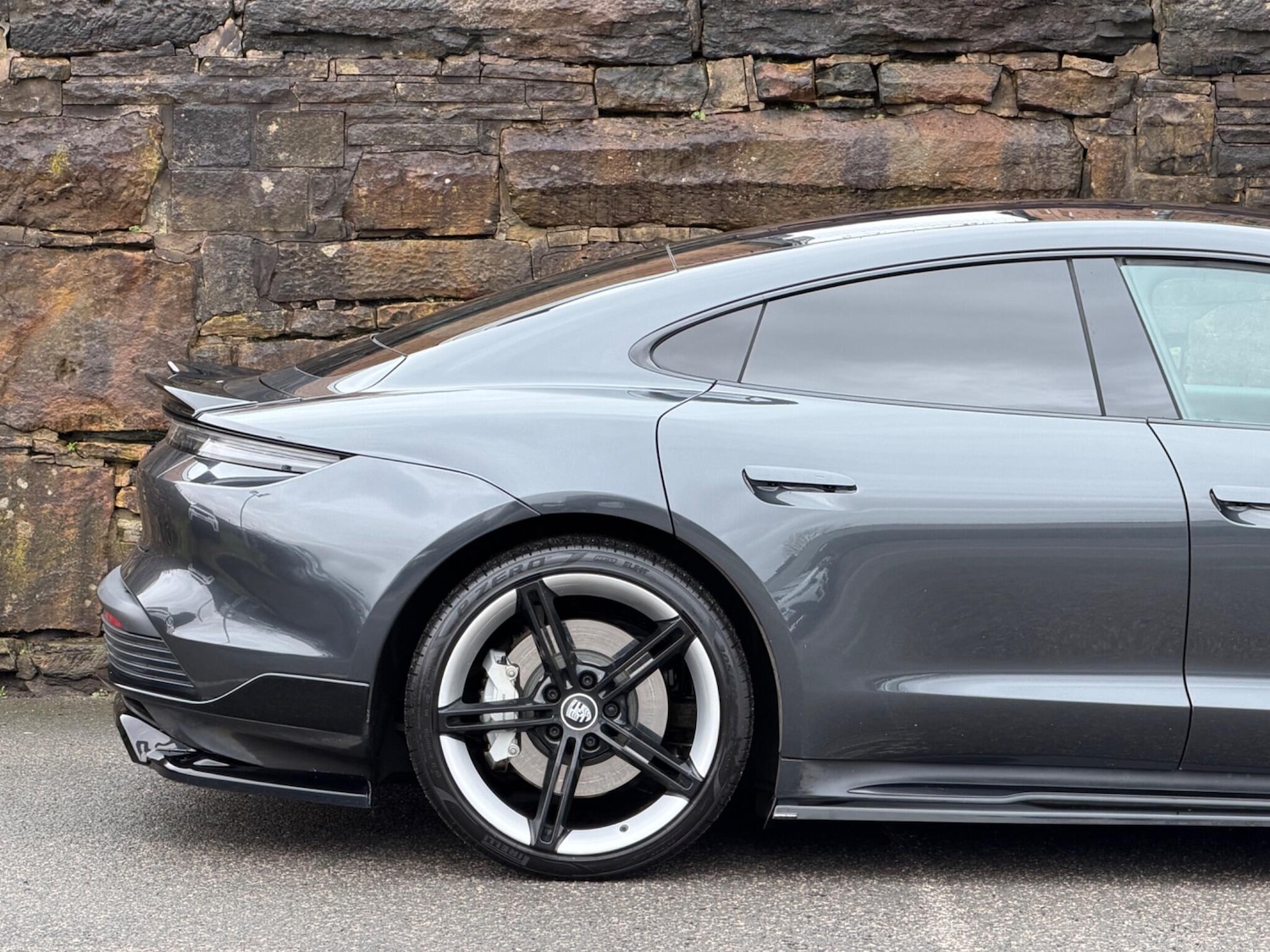 Used Porsche Taycan 2020 for sale - 77358995: Photo 11