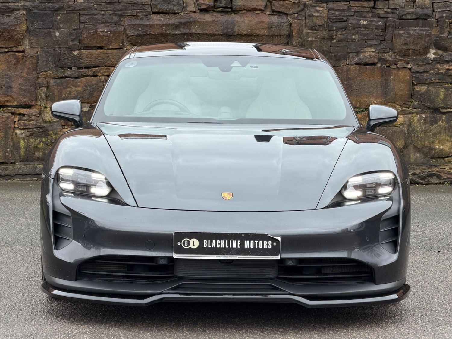 Used Porsche Taycan 2020 for sale - 77358995: Photo 2