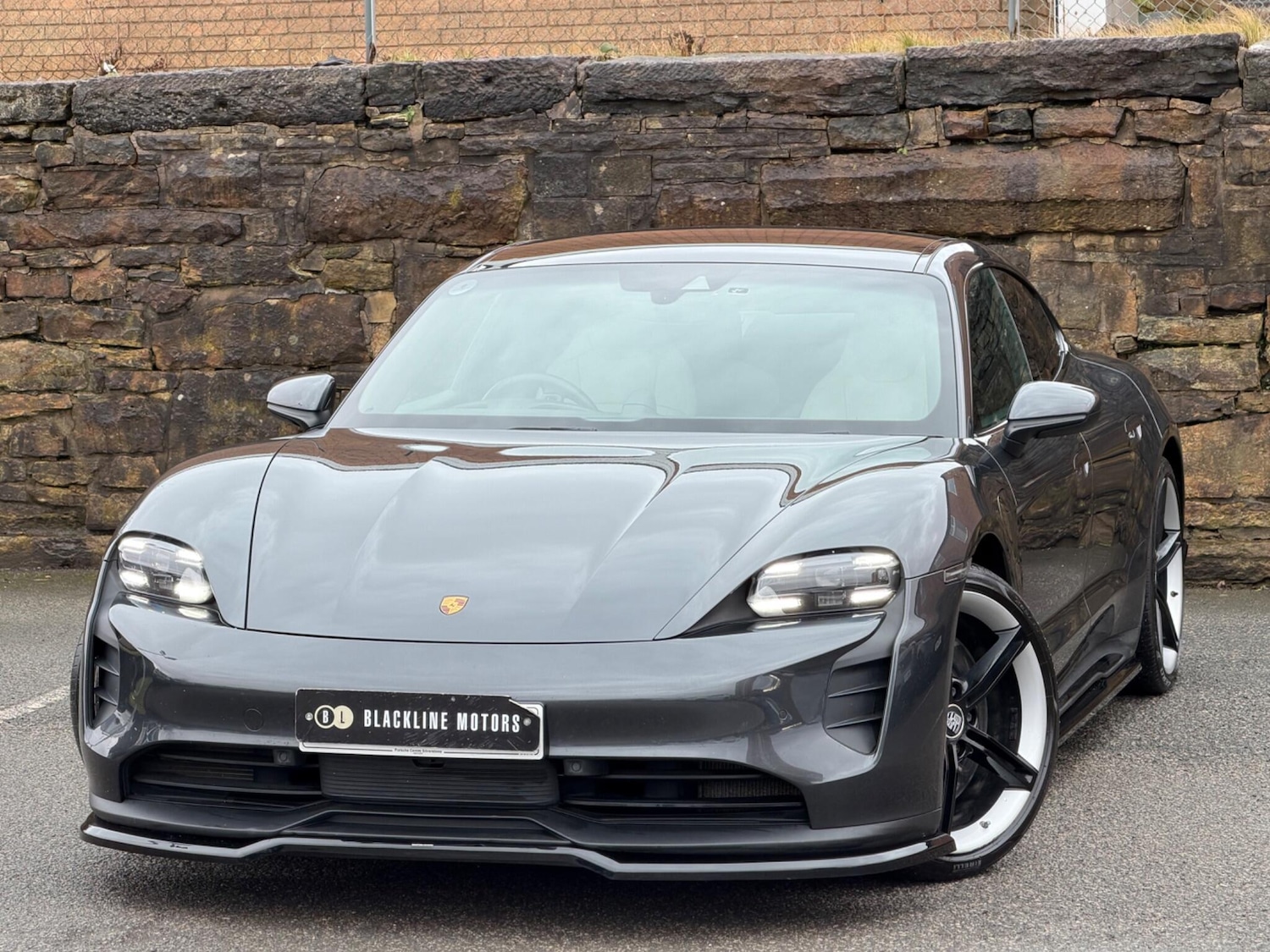 Used Porsche Taycan 2020 for sale - 77358995: Photo 3