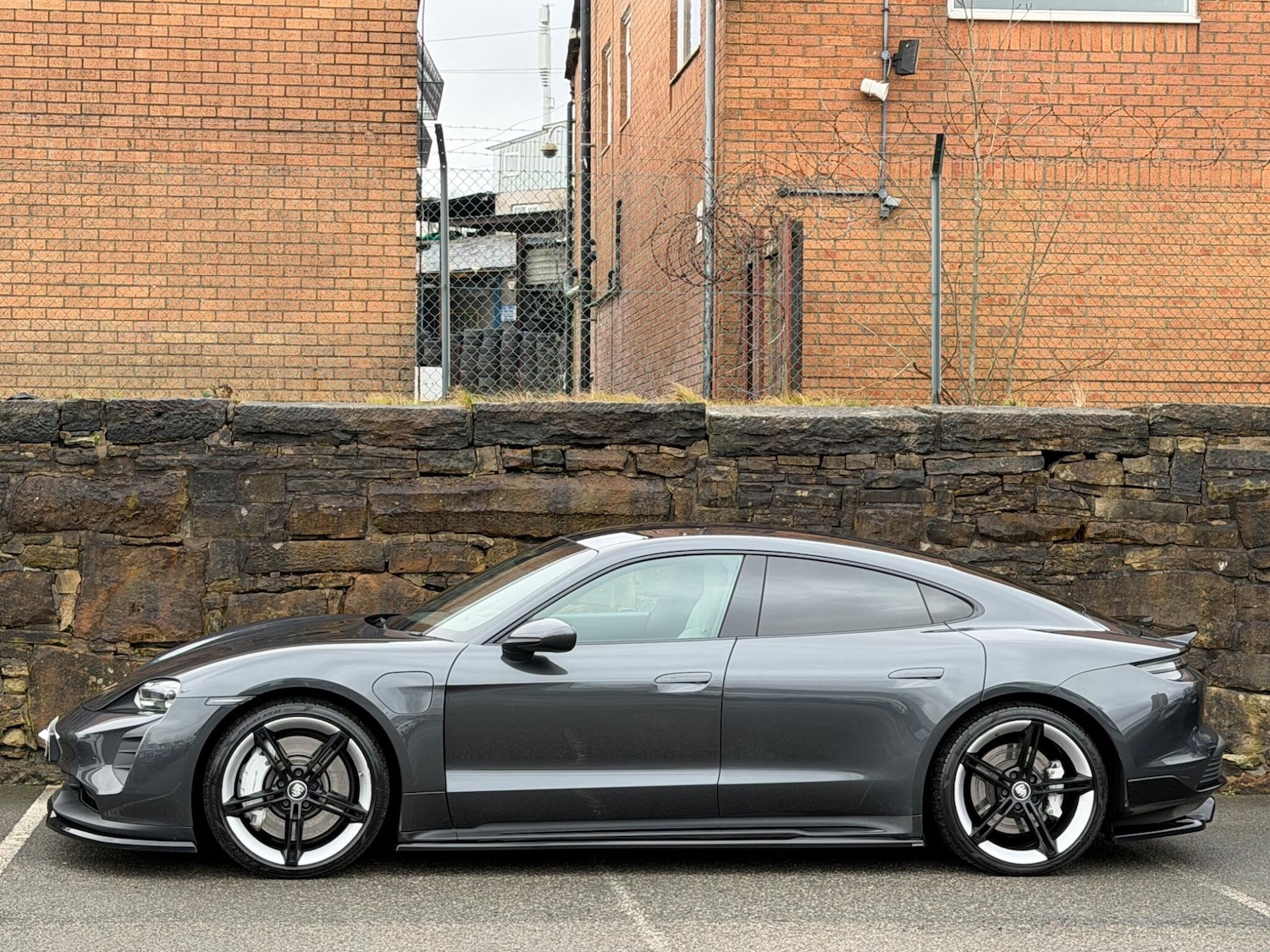 Used Porsche Taycan 2020 for sale - 77358995: Photo 4