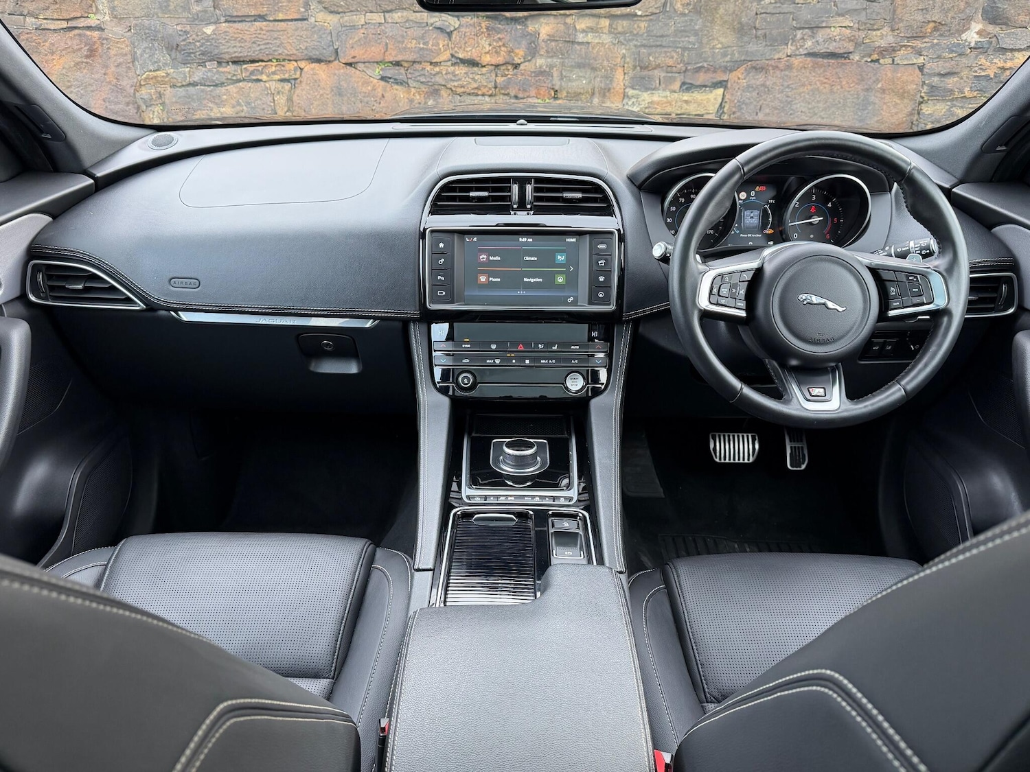 Used Jaguar F-Pace 2017 for sale - 76349364: Photo 11