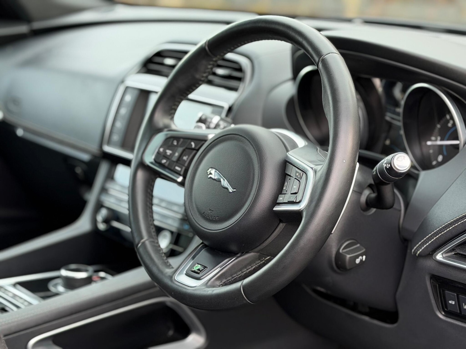 Used Jaguar F-Pace 2017 for sale - 76349364: Photo 13