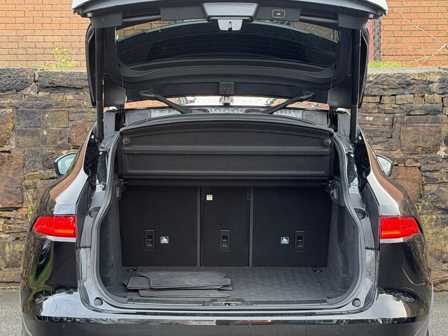 Used Jaguar F-Pace 2017 for sale - 76349364: Photo 22