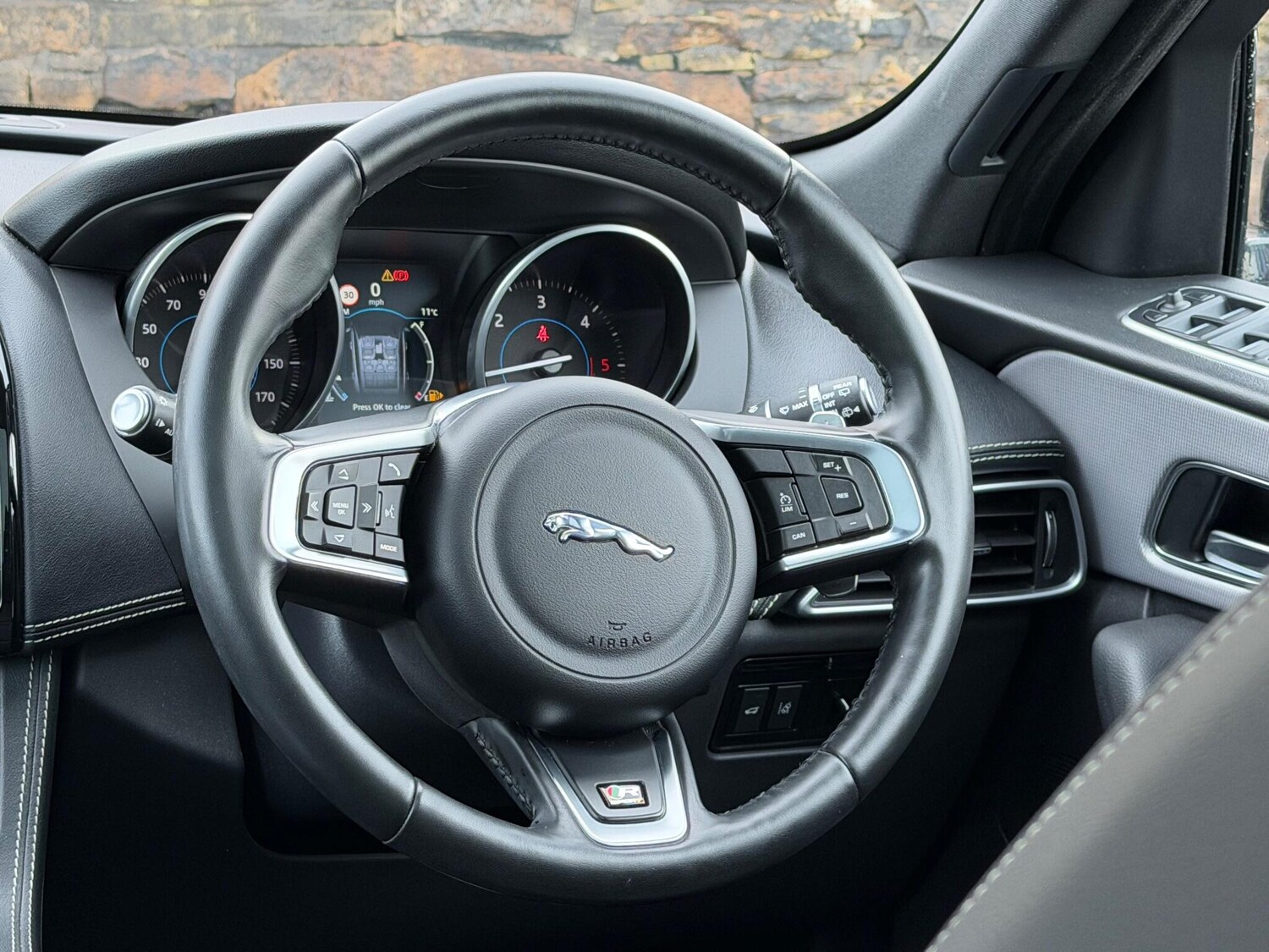 Used Jaguar F-Pace 2017 for sale - 76349364: Photo 26