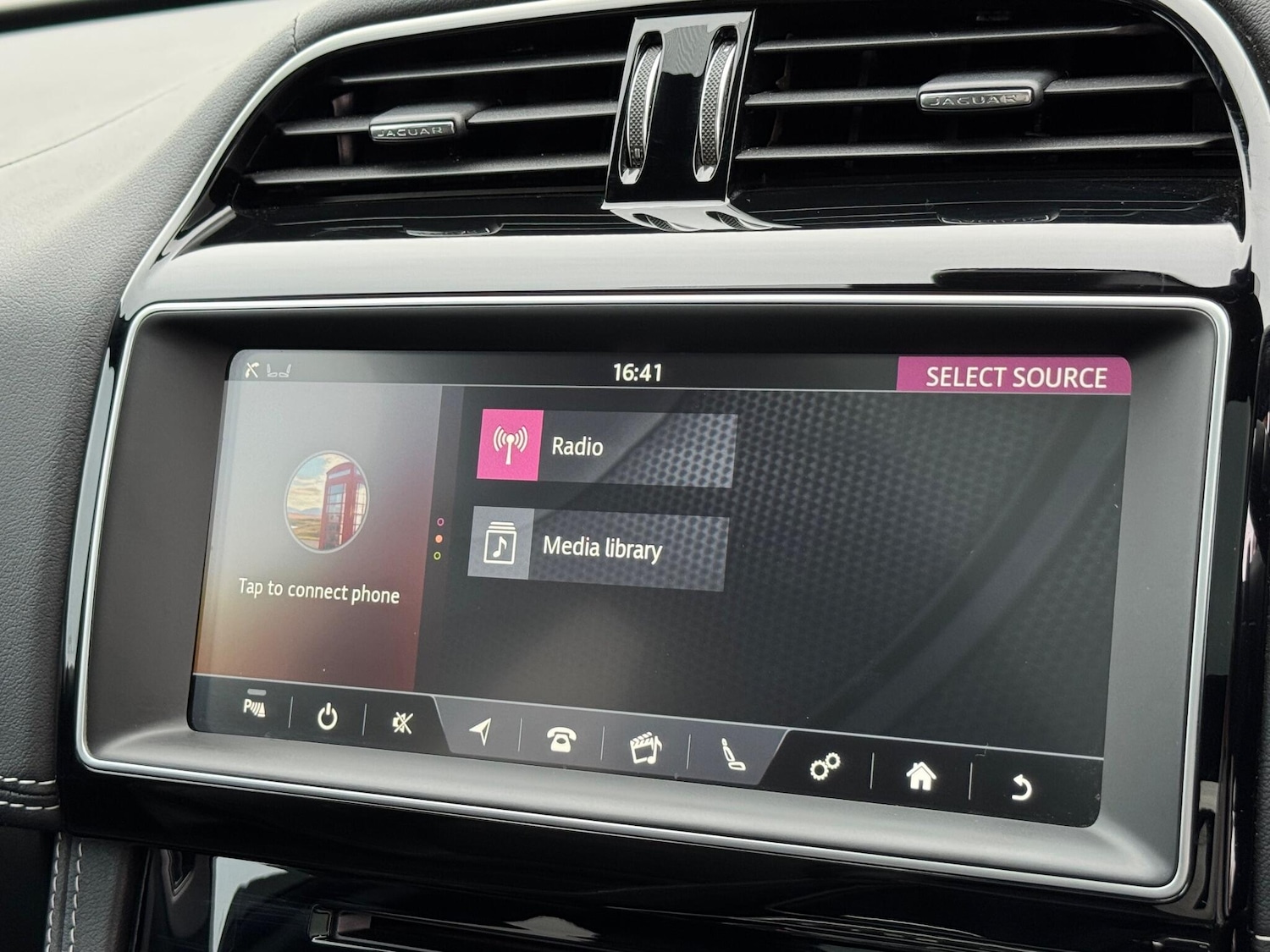 Used Jaguar F-Pace 2017 for sale - 76161072: Photo 35