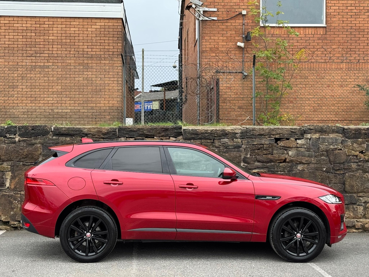 Used Jaguar F-Pace 2017 for sale - 76161072: Photo 8