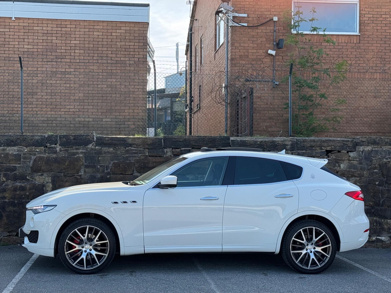 Used Maserati Levante 2016 for sale - 76987998: Photo 4