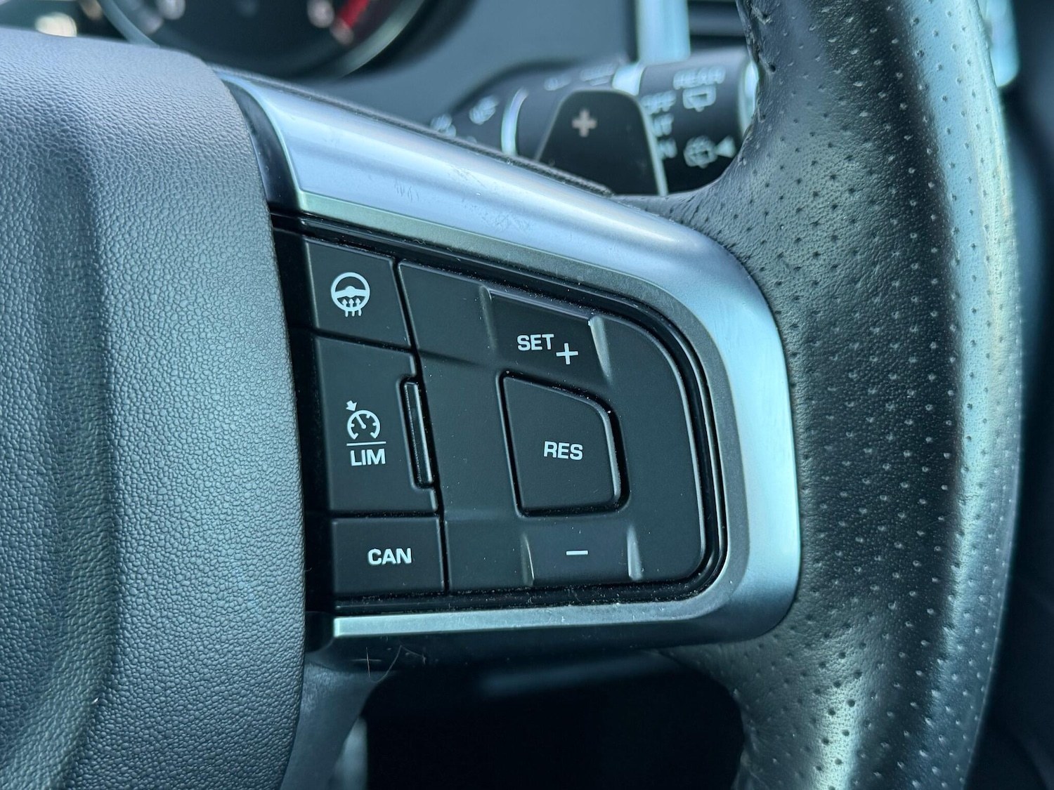 Used Land Rover Discovery Sport 2017 for sale - 77097959: Photo 28