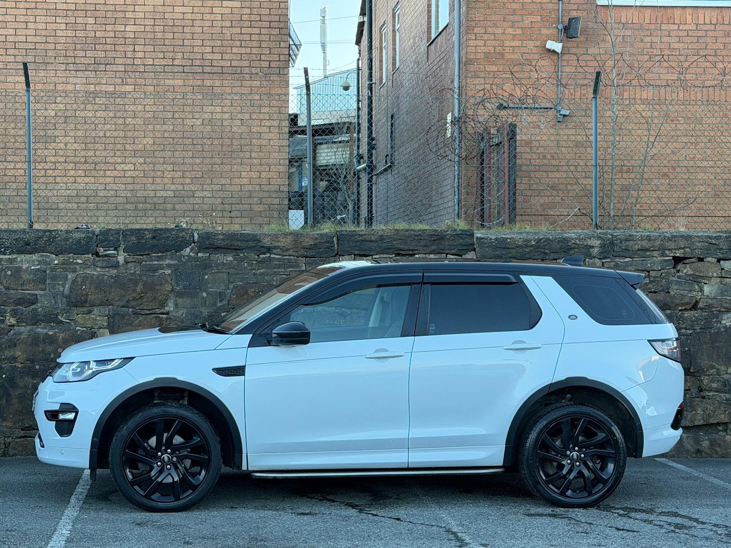 Used Land Rover Discovery Sport 2017 for sale - 77097959: Photo 4