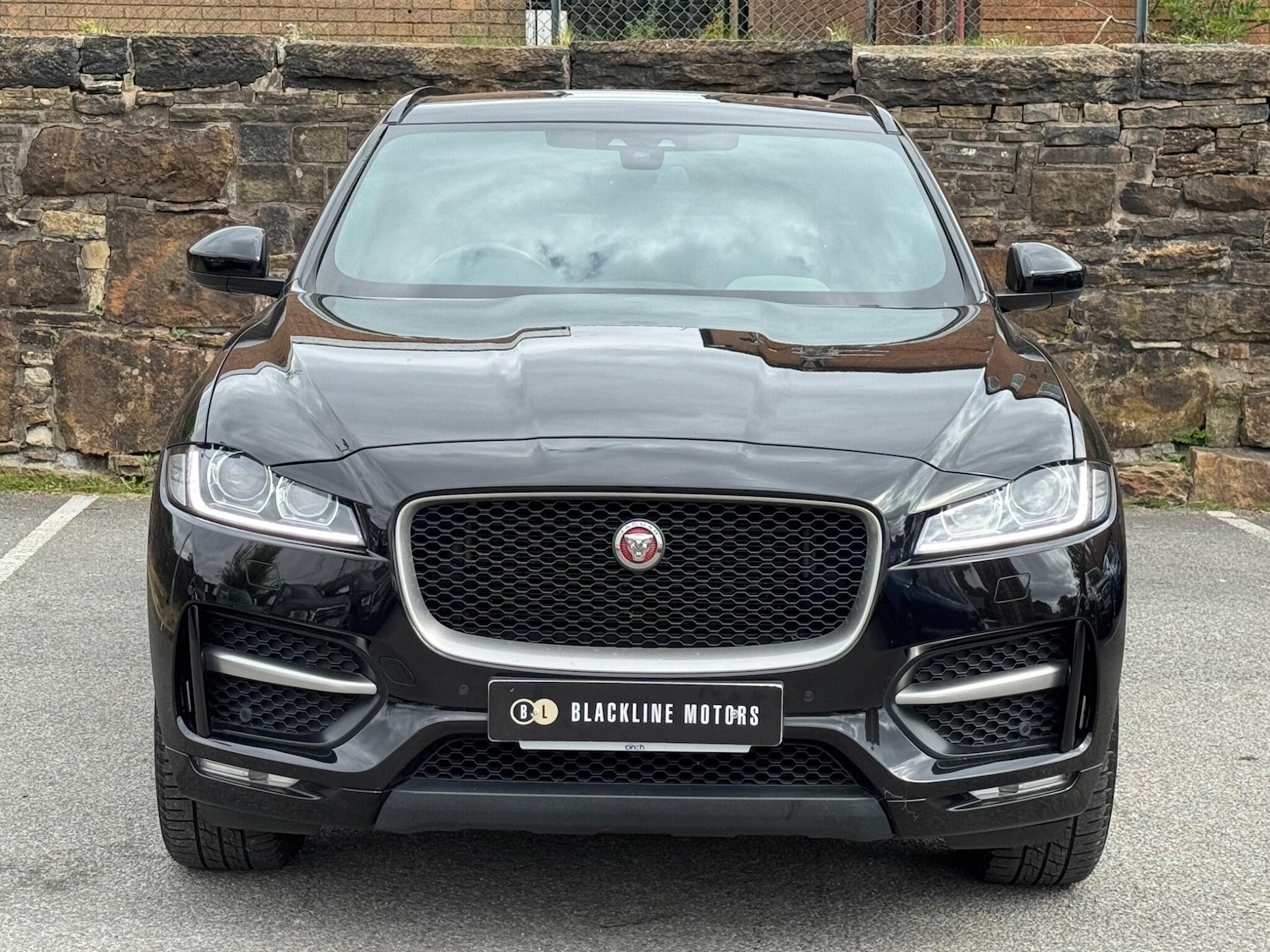 Used Jaguar F-Pace 2018 for sale - 76161082: Photo 2
