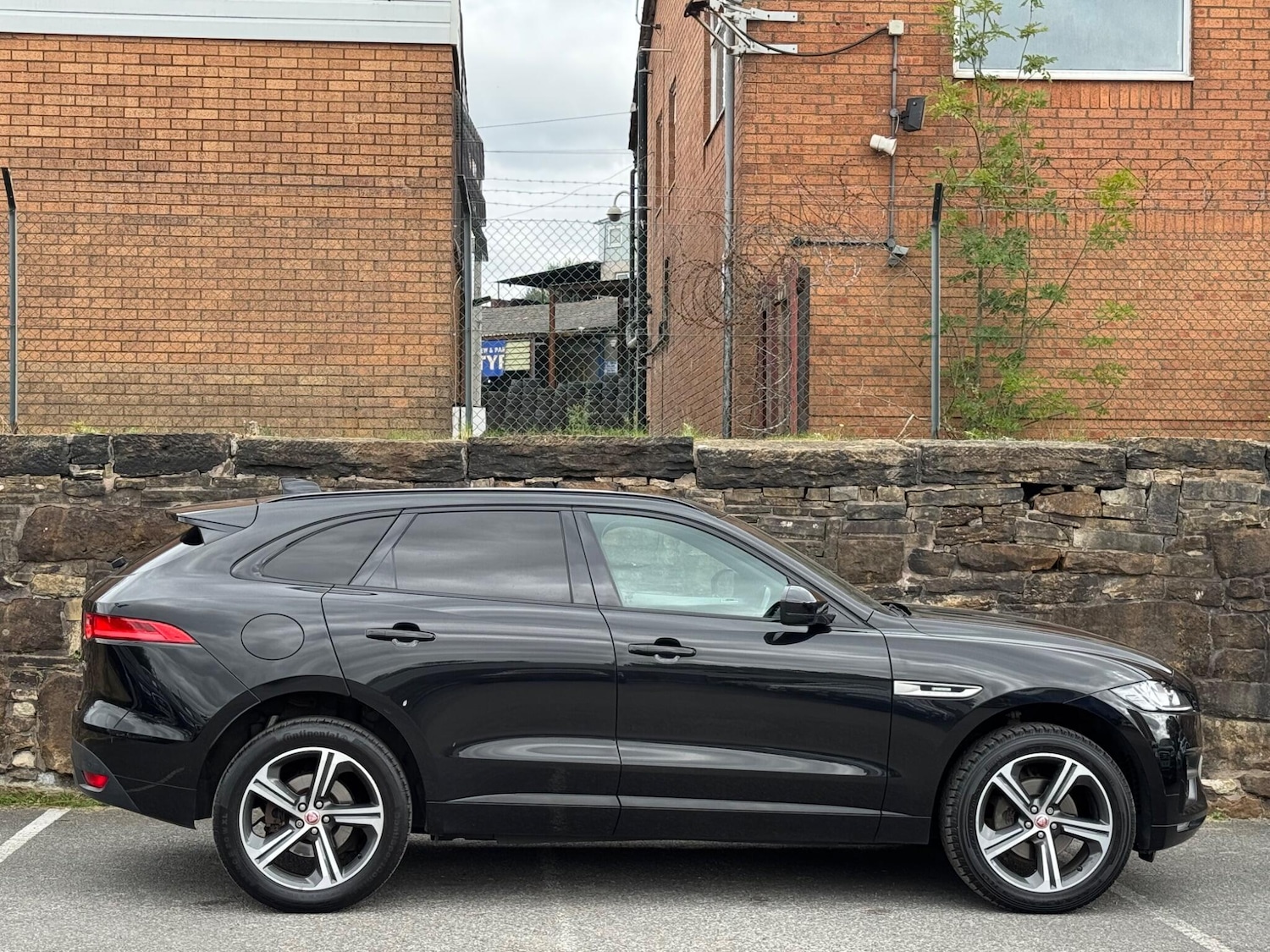 Used Jaguar F-Pace 2018 for sale - 76161082: Photo 8